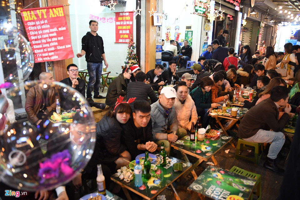 Chen chúc ăn uống ngạt thở đêm Noel